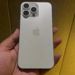 iPhone 15 Pro Max (White)